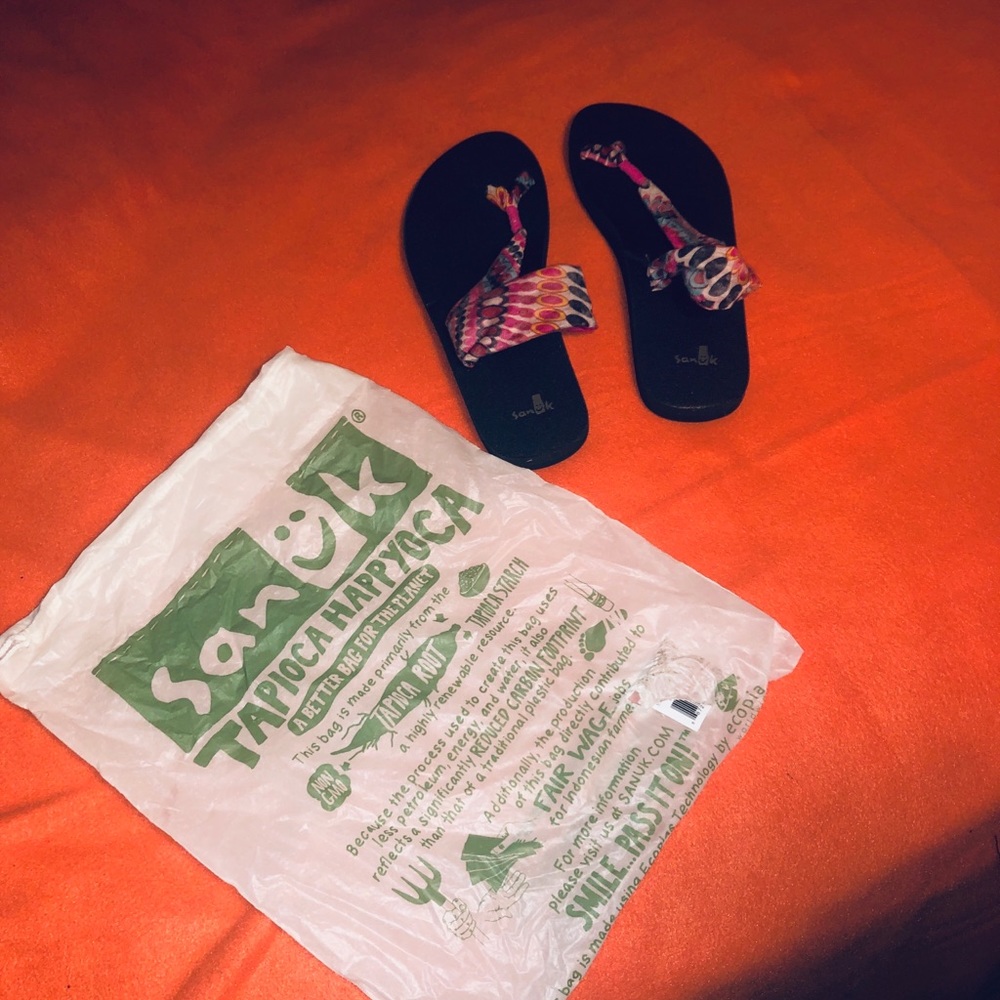 Sanuk Black/multi yoga side sling shoes